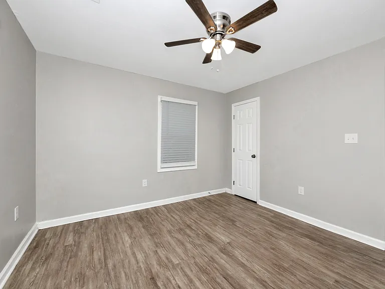 907 Fairway Dr NW — Photo 16