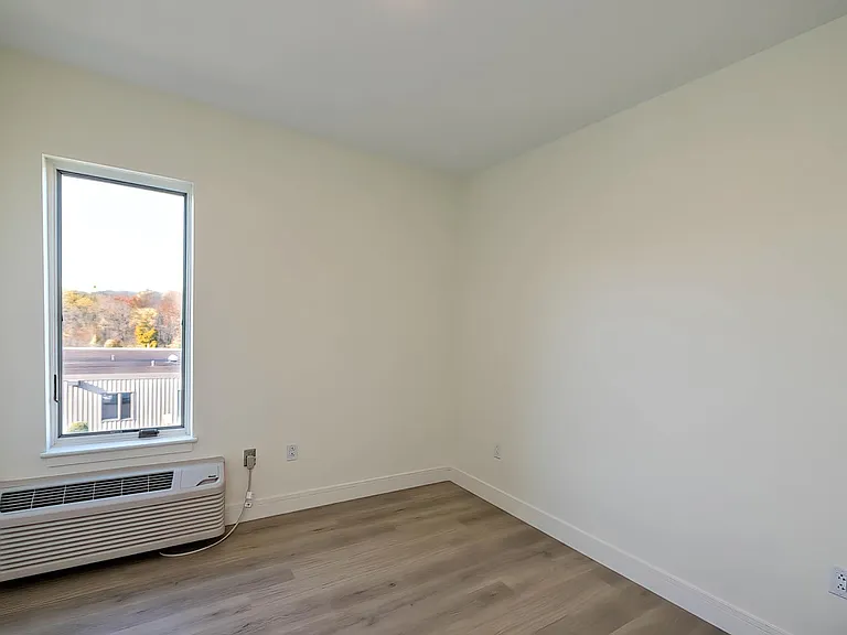 Lakehouse Luxury Apartments — Photo 16