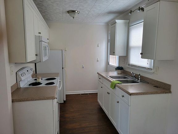 3rd image of 129 NE 31st St