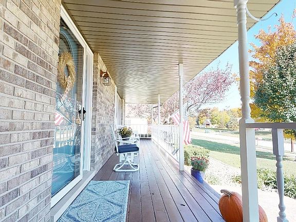 5th image of 9566 W Oakridge Dr