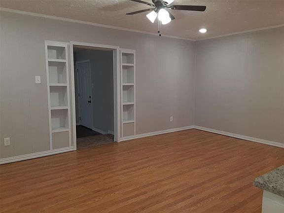 3rd image of 2225 Delante St