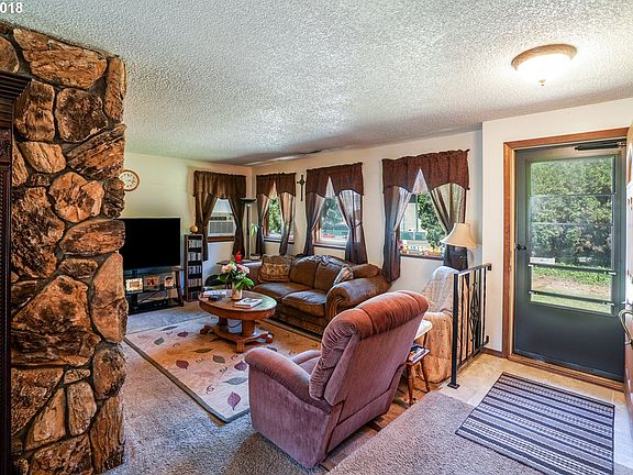 3rd image of 7402 NE 72nd Ave