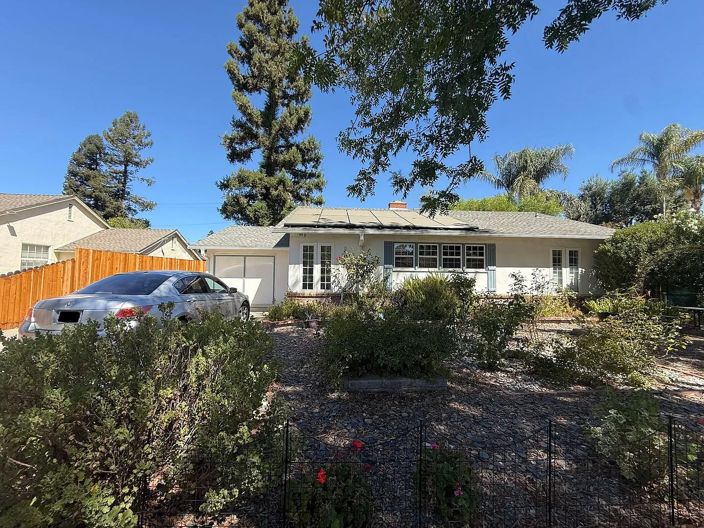 2 Bedroom / 1 Bathroom | Woodland Home Available Now — Photo 2