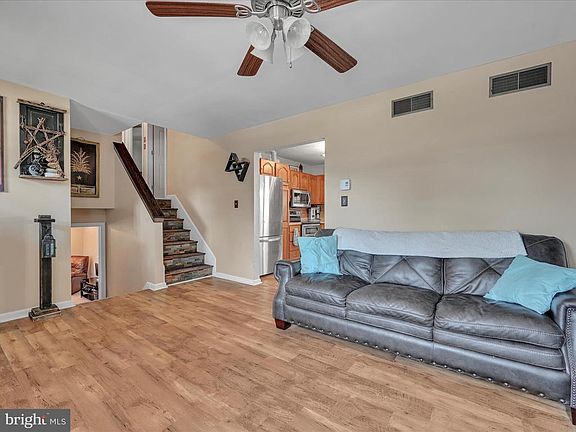 4th image of 22 Terrace Ave