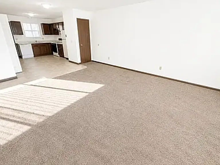 1651 Kelby Dr — Photo 3