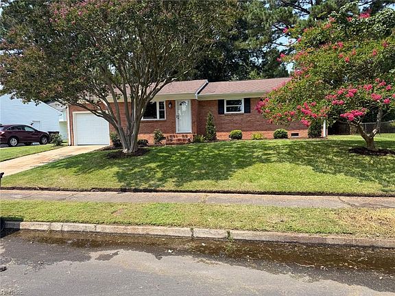 2nd image of 3321 Pine Hill Cres