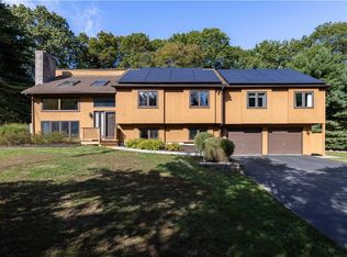 8 Robin Dr, North Kingstown, RI 02852