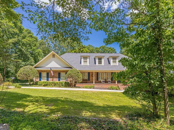 889 Singing Hills Dr, Clarkesville, GA 30523