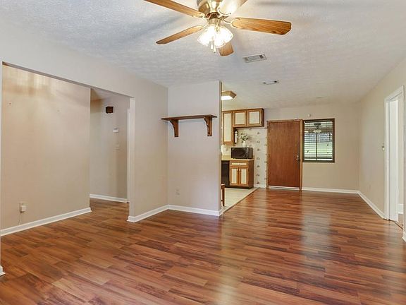 4th image of 648 Kingston Ln NW