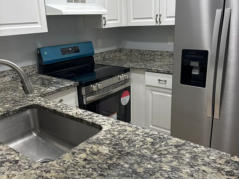 1540 SE Royal Green Cir #I204 — Photo 2