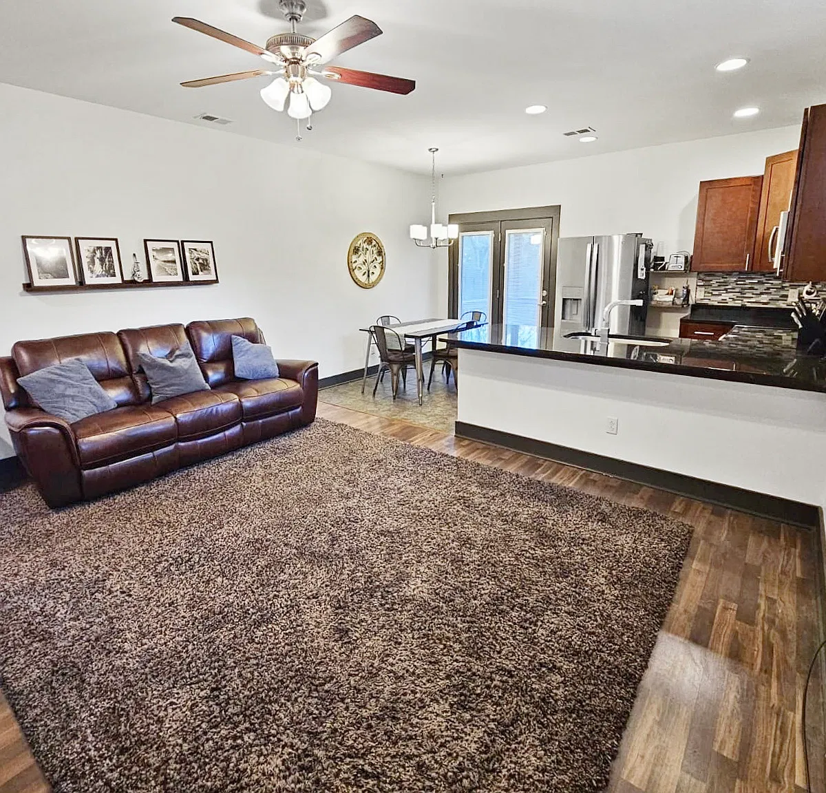 2 bed, 2.5 bath, 1350 sqft, $2,000 — Photo 2