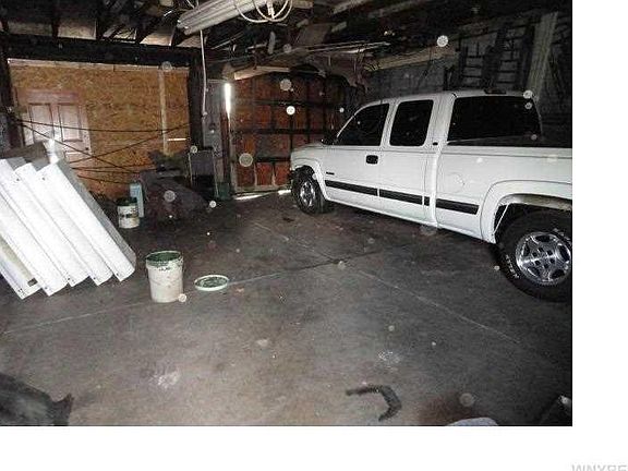 4th image of 2406 Woodlawn Ave