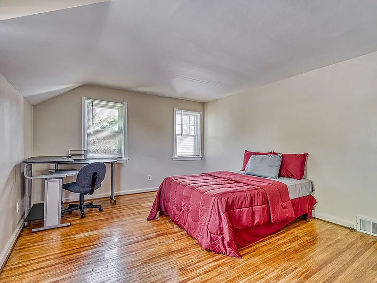 1744 Mount Hope Ave — Photo 8