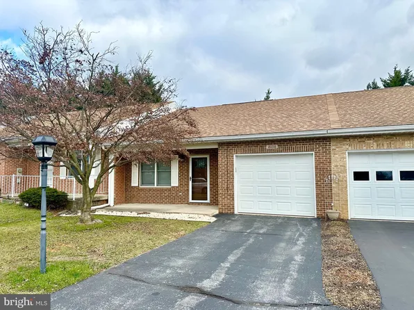 18018 Par Three Dr, Hagerstown, MD 21740