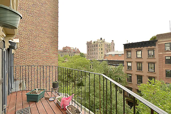 Sold by DALAZAR | media 17