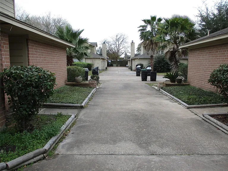 10826 Sugar Hill Dr #B — Photo 26