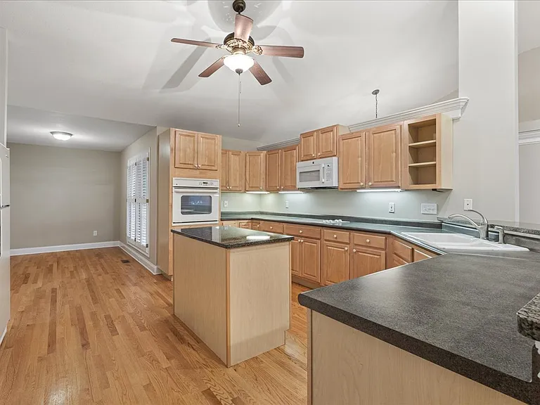 1613 Bayou Bend Way — Photo 5