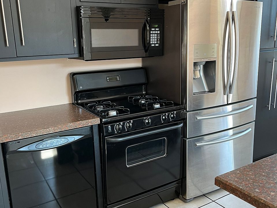 Gas range. Brand new microwave