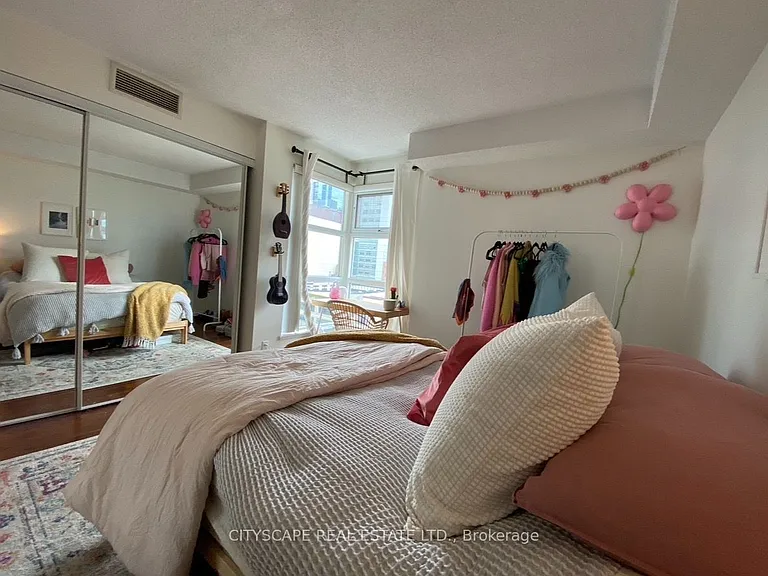 50 Lombard St #1205 — Photo 3