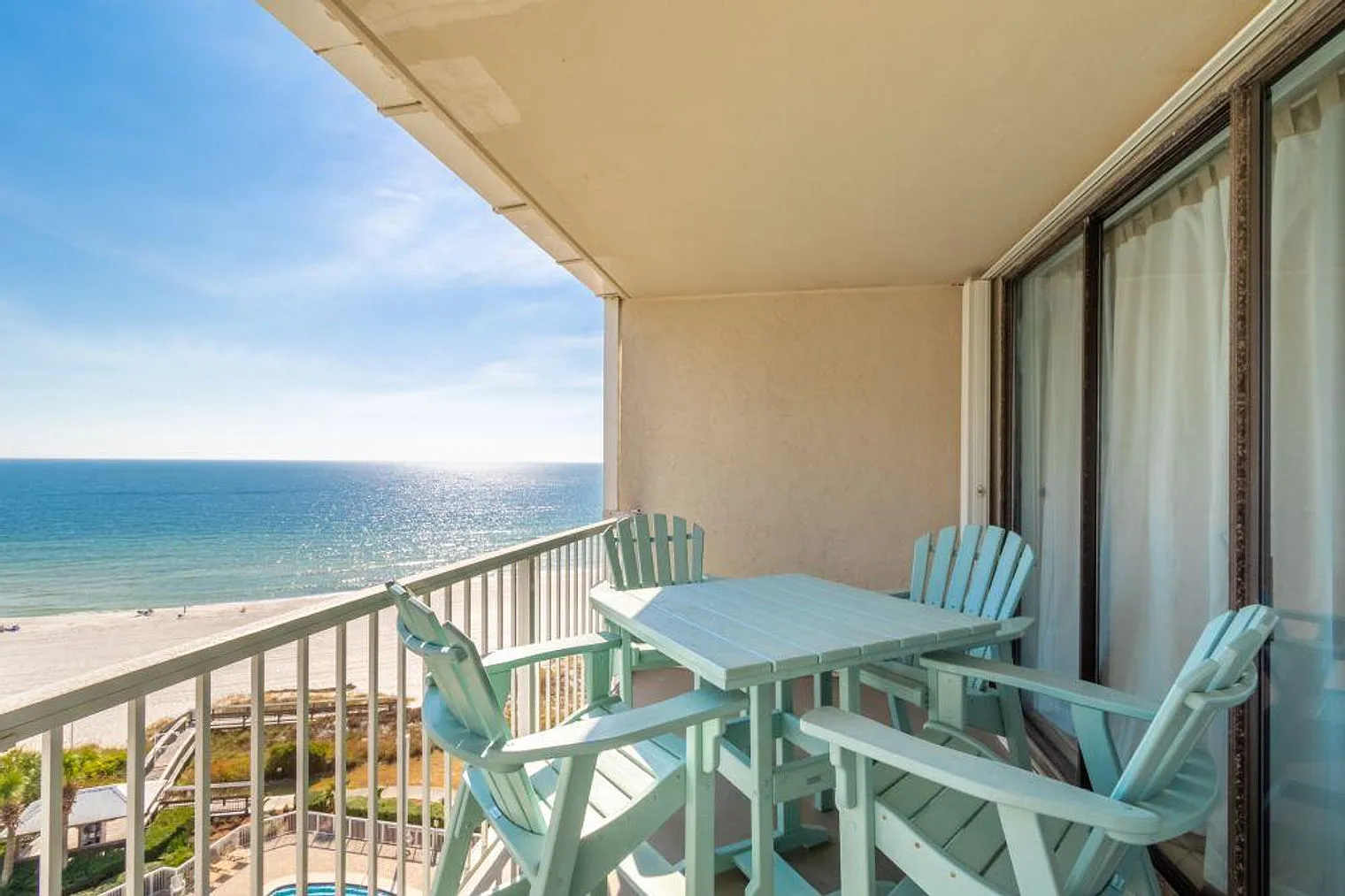 3 bed, 2.0 bath, 1076 sqft, $4,256 — Photo 3