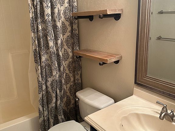 5th image of 328 Northbank Ct APT 52
