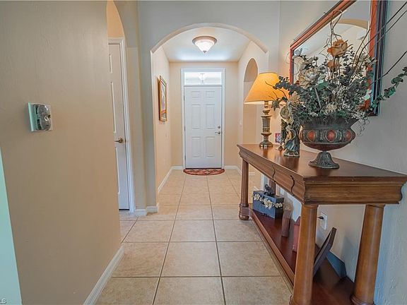 4th image of 705 SW 31st Ter