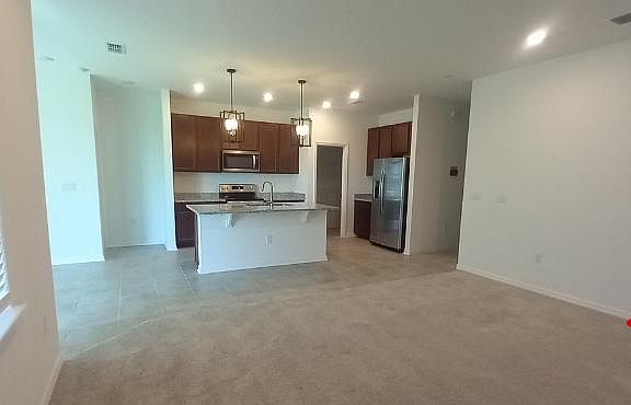 5th image of 513 Firebush Dr