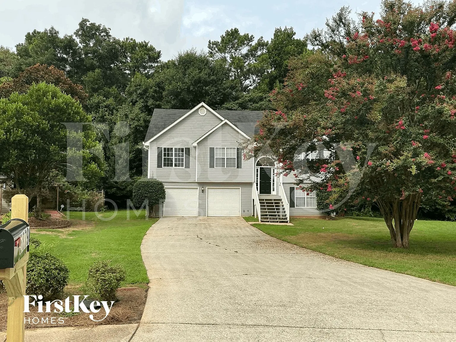 4 bed, 3.0 bath, 1309 sqft, $2,160 — Photo 1