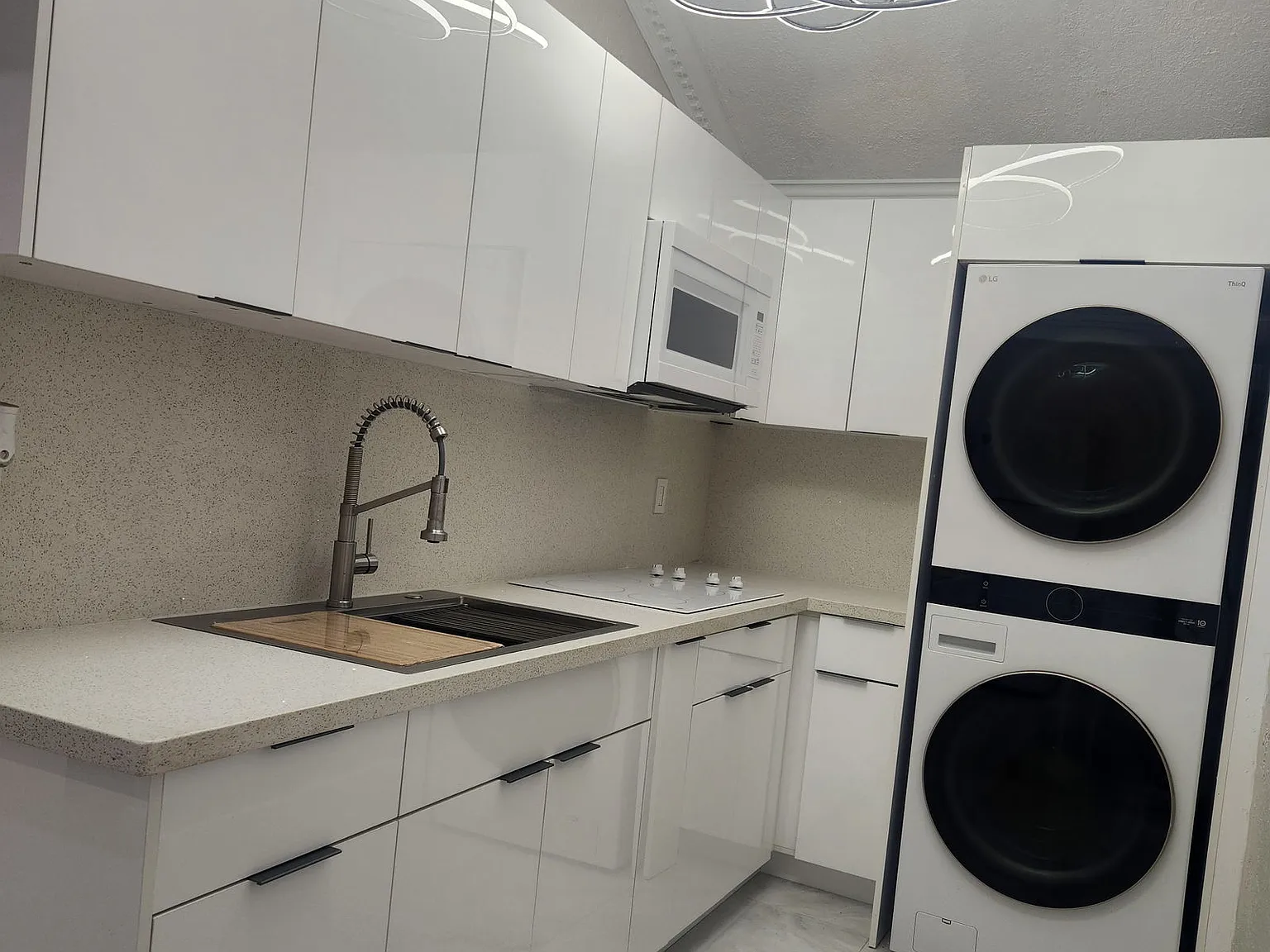 2 bed, 1.0 bath, 1000 sqft, $2,250 — Photo 2