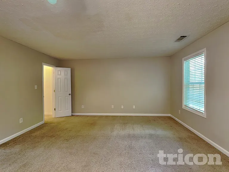 205 Highgrove Dr — Photo 14