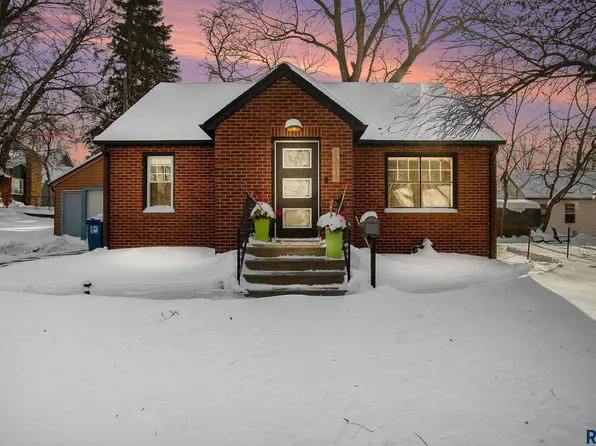1015 W 27th St, Sioux Falls, SD 57105