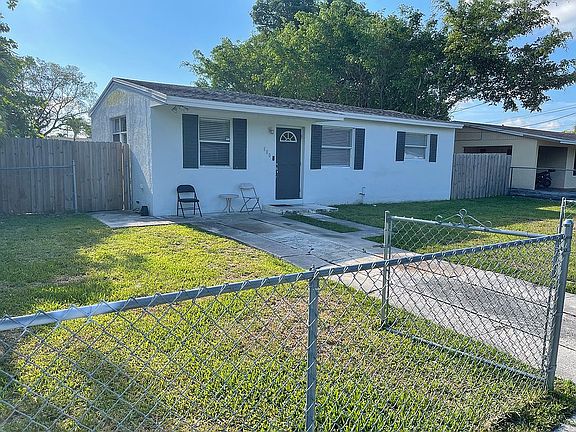 5th image of 880 NW 33rd Ter