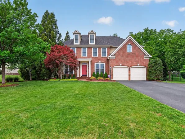 5028 Signature Ct, Haymarket, VA 20169