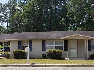 702 Goodge St, Claxton, GA 30417