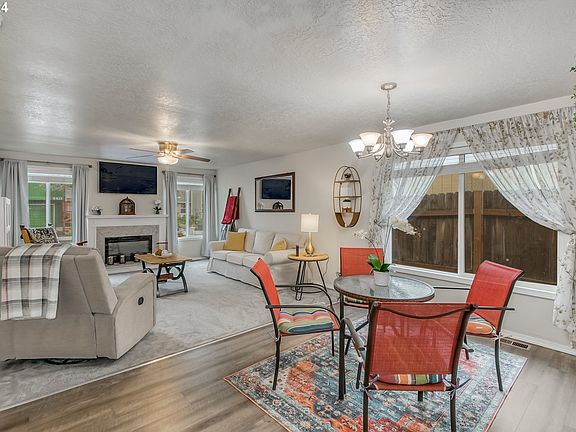 5th image of 2459 NE Hyde St