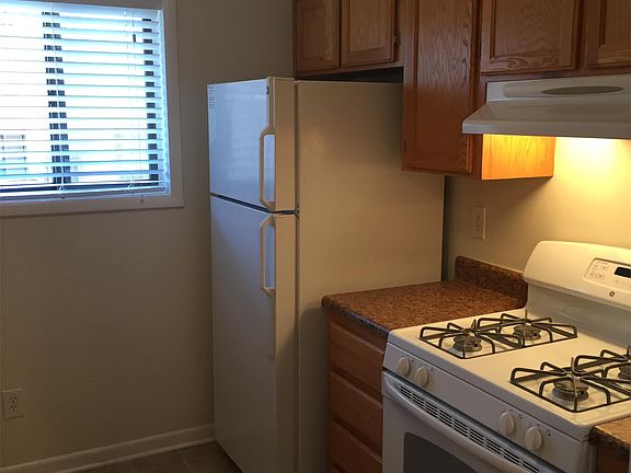 4th image of 129 Green St APT 9