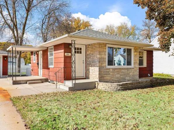1052 Grandview Ave, Owatonna, MN 55060