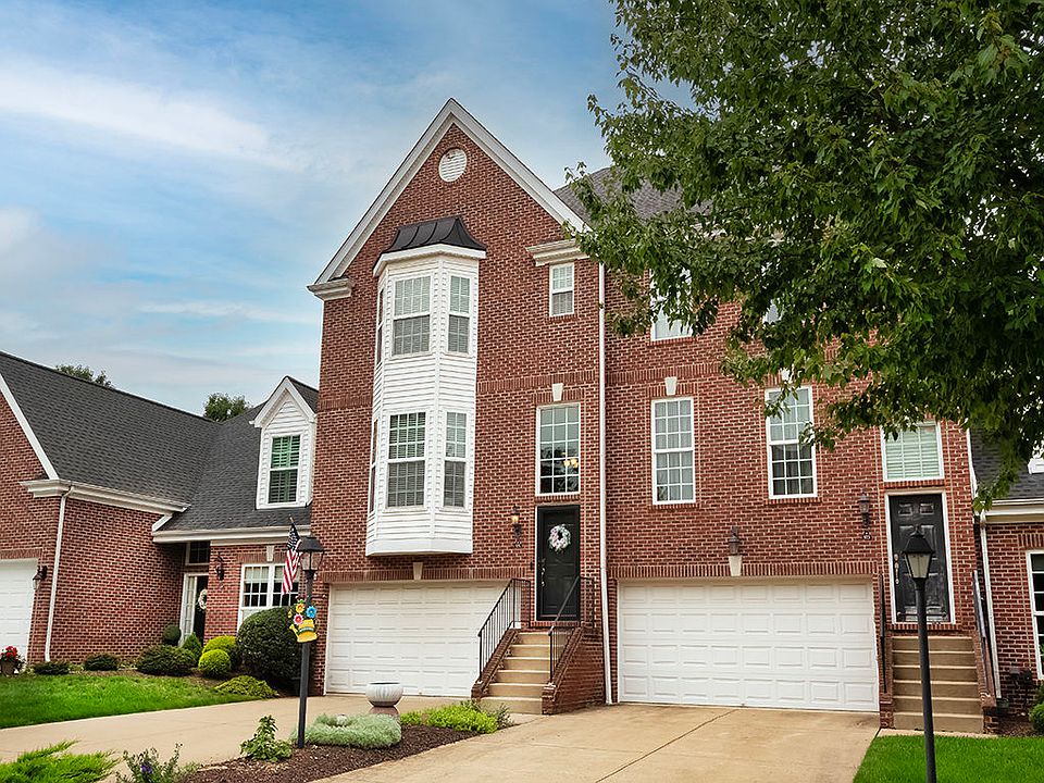 1st image of 575 E Vanderbilt Dr