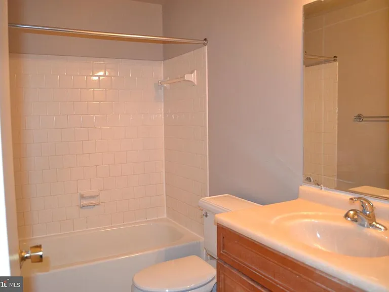 Full bathroom on the top floor