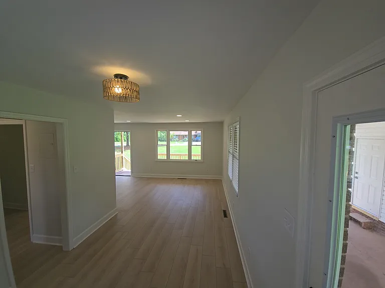 509 Beechwood Cir — Photo 4