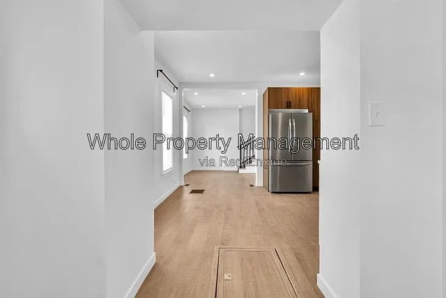 3 bed, 2.0 bath, 942 sqft, $2,350 — Photo 2