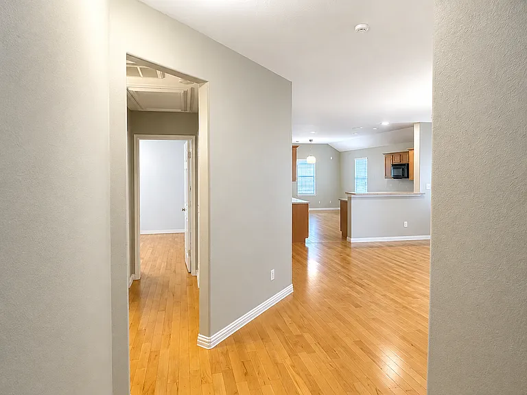 2119 Hawthorne Brk — Photo 2