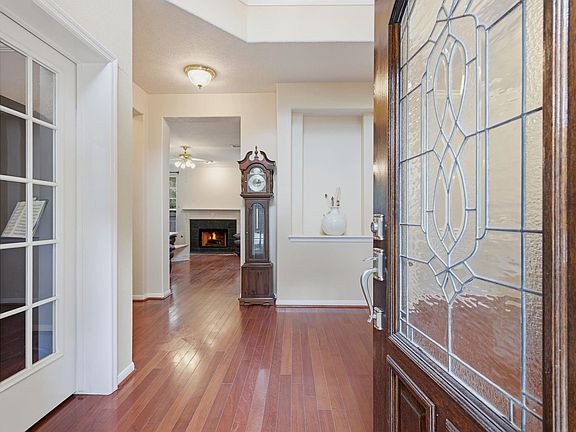 4th image of 7 Mayborough Ct