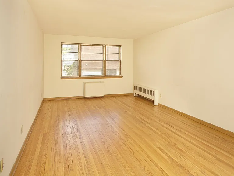 3975 N Cramer St — Photo 3