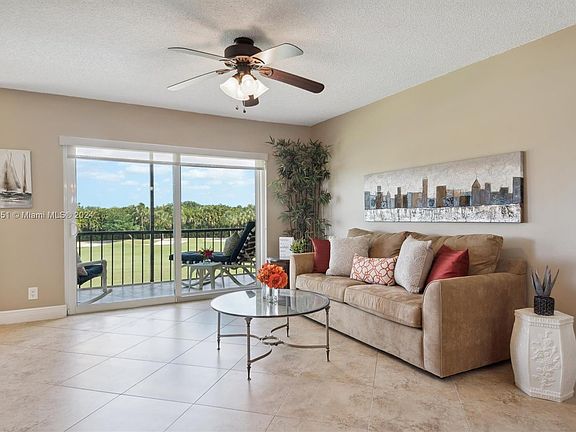 3rd image of 9611 N Hollybrook Lake Dr APT 304