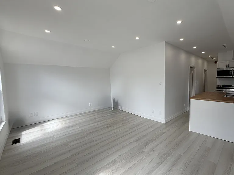 90 Wellington St E #1 — Photo 3