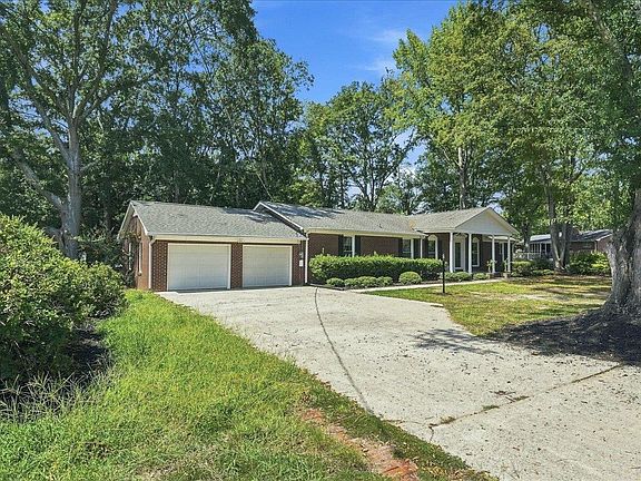 3rd image of 501 Cunningham Rd