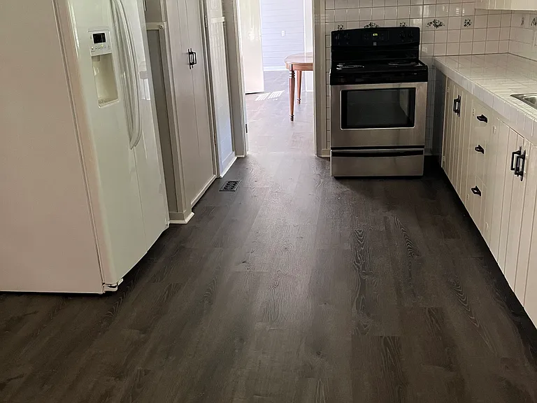 217 N Jackson St — Photo 3