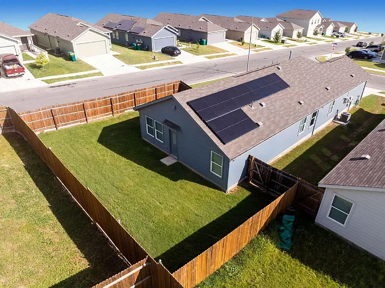 8802 McCoy Pass — Photo 2
