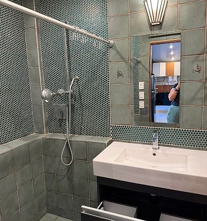 Shower, Sink